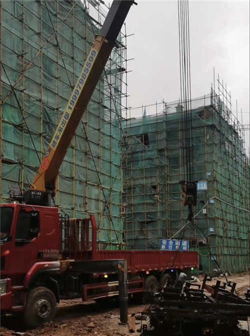 盐池县“慢工细活”—— 吊车的 “微动控制” 技术